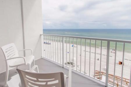 Hampton Inn & Suites Beach-Beachfront - 56