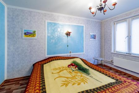 У метро на Островвиянова 27 корпус 1 - 13