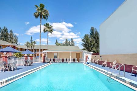 Howard Johnson By Wyndham Ft. Myers Fl - 10