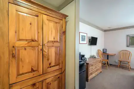 Mountainside Inn by Alpine Lodging - 1