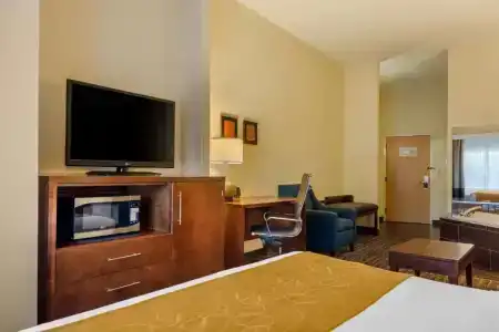 Comfort Suites - 6