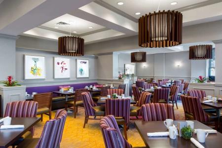 DoubleTree by Hilton Historic Savannah - 20