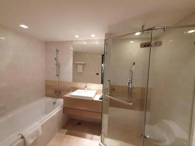 Amora Neoluxe Suites - 18
