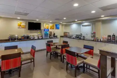 Comfort Suites Walnut Creek - 32