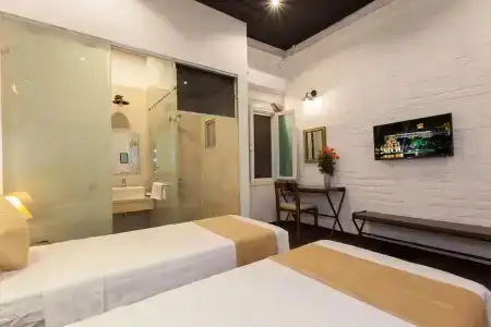 Luxury Backpakers - 4