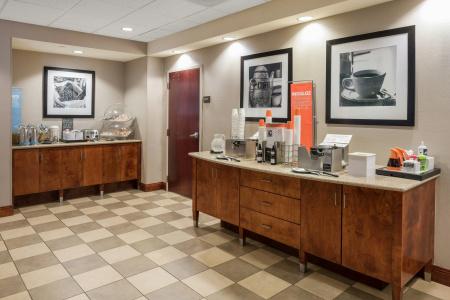 Hampton Inn - Hills - 23