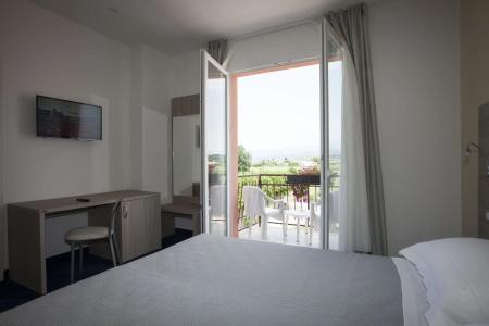 Bella Lazise - 8