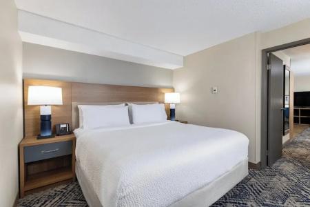 Holiday Inn & Suites, an IHG - 34