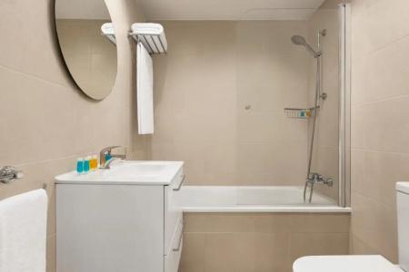 Ramada & Suites by Wyndham Costa del Sol Fuengirola - 115