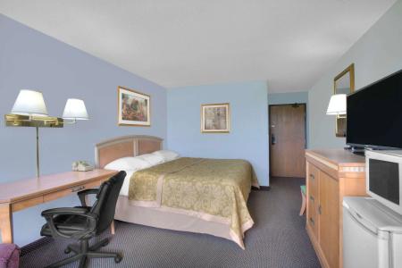 Super 8 by Wyndham Augusta - 5
