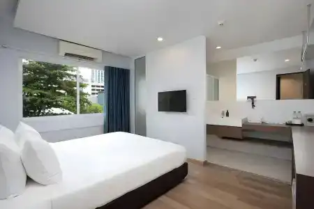 Nantra Silom - 21