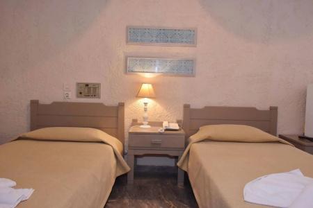 Vasia Boulevard (Adults Only) - 4