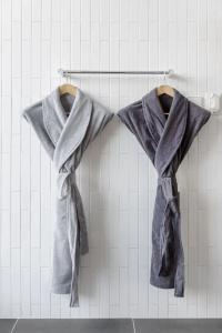 Handpicked & Collections - 77