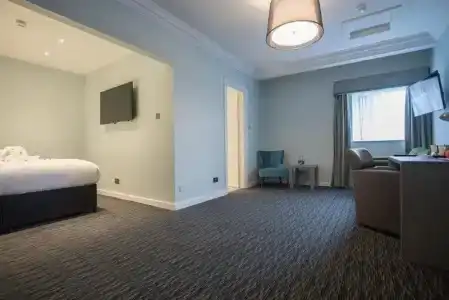 London Chigwell Prince Regent, BW Signature Collection - 57