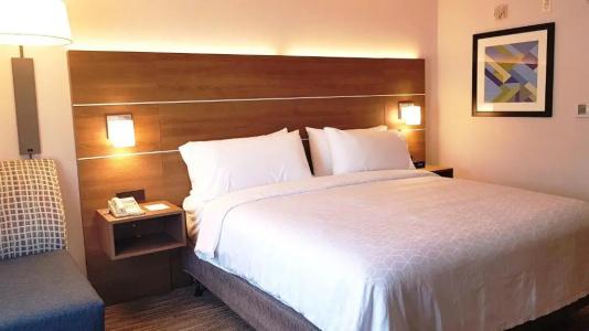 Holiday Inn Express and Suites, an IHG - 65