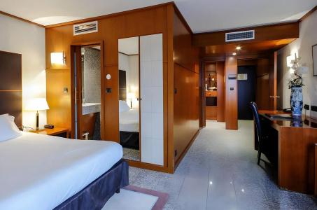 Goldstar  & Suites - 3
