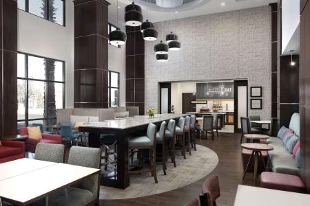 Hampton Inn & Suites/East - 12