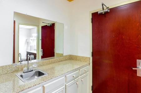 Quality Suites - 20