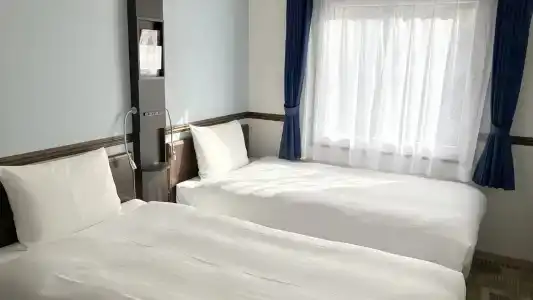 Toyoko Inn-eki Nishiguchi Hiroba - 11
