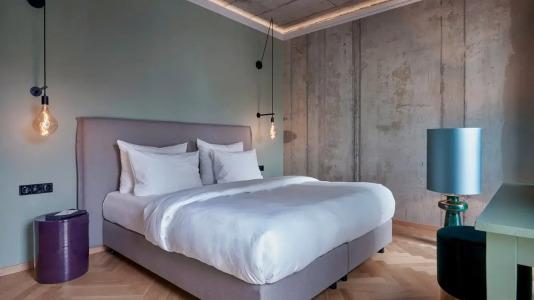 Gekko House Frankfurt, a Tribute Portfolio - 47