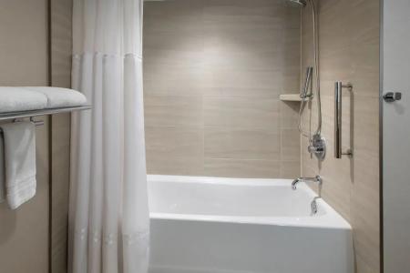 Newport Marriott - 93