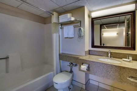 EverSpring Inn & Suites - 45