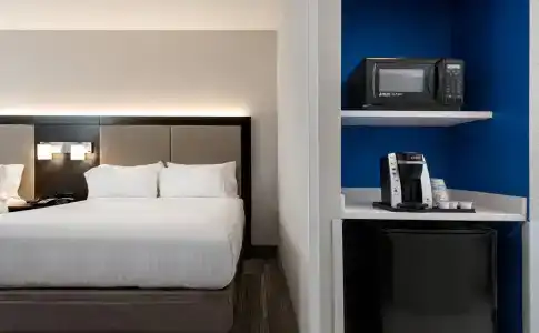 Holiday Inn Express & Suites i-95 & i-20 Civic Ctr, An Ihg - 6