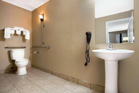 Quality Inn & Suites University Area - 8
