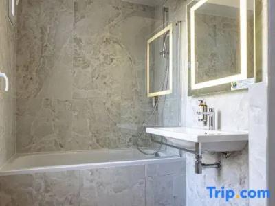 Best Western Montcalm - 85