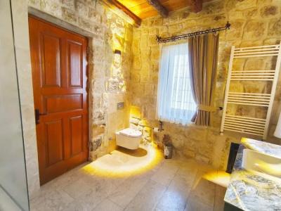 Acropolis Cave Suite - 75