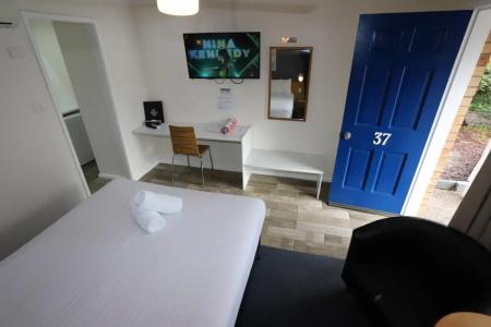 Reign Inn - 90