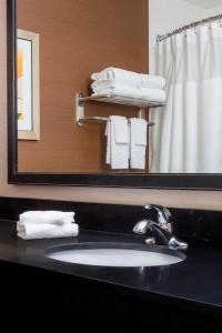 Fairfield Inn & Suites - 9