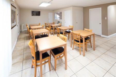 Roy Inn & Suites -Sacramento Midtown - 13