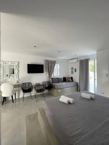 Zoumis Studios - 175