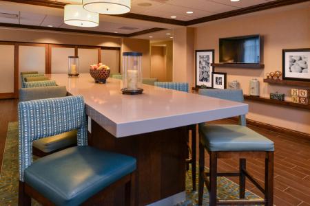 Hampton Inn Midtown-Aksarben - 14