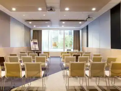 Novotel Chennai Chamiers Road - 16