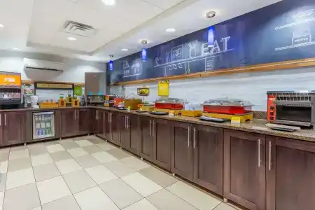 Hampton Inn - 24