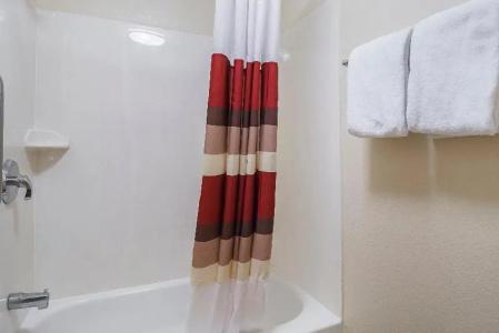 Red Roof Inn Plus + Phoenix West - 25