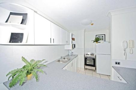 Burleigh Beach Tower - 3
