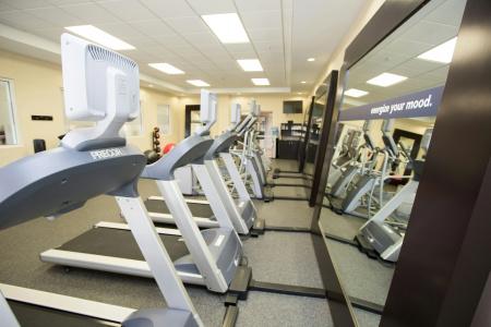 Hampton Inn & Suites Airport - 33
