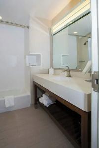 Courtyard by Marriott Downtown/University Area - 54