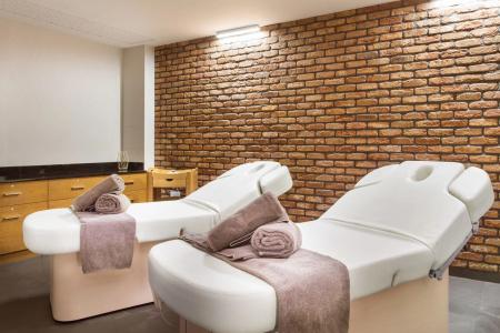 Almond Business & Spa - 1