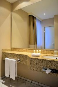 Courtyard by Marriott Düsseldorf Seestern - 24