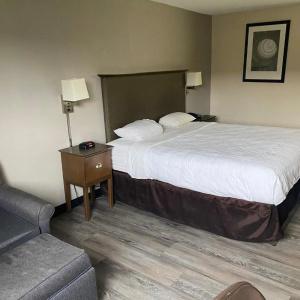 Rodeway Inn Airport - 31