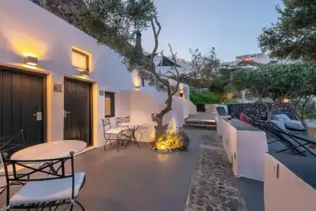 Pearl of Caldera Oia - Boutique by Pearl Collection - 59