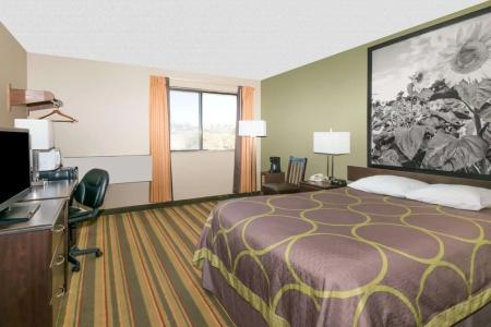 Super 8 by Wyndham/Wanamaker RD/I-70 - 10