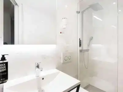 ibis Styles Amsterdam Central Station - 8