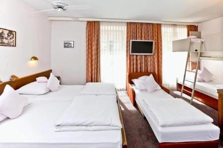 Roesli Guest House - 4