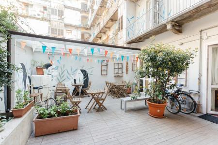 Tomato Backpackers - 13