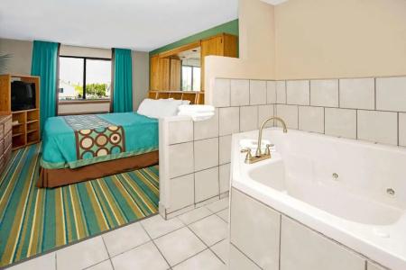 Super 8 by Wyndham Denver Stapleton - 32